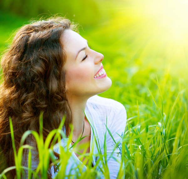 Enjoy-the-fresh-air-of-the-woman-HD-picture